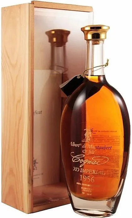 Cognac A.Montaubert 1977 dřevěná krabička 45%0.70l