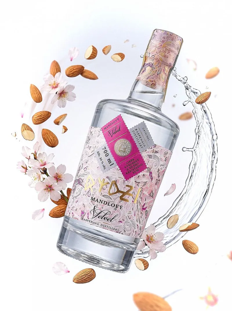 Likér Vaječný Velvet mandlový Rýdzi & Karibský rum 14.5%0.70l