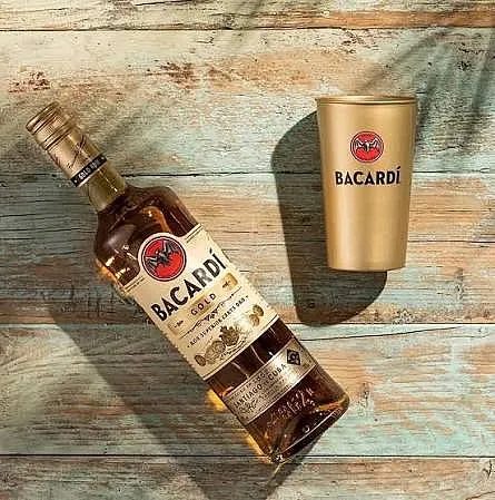 Rum Bacardi gold+2plechacky gB 37.5%0.70l